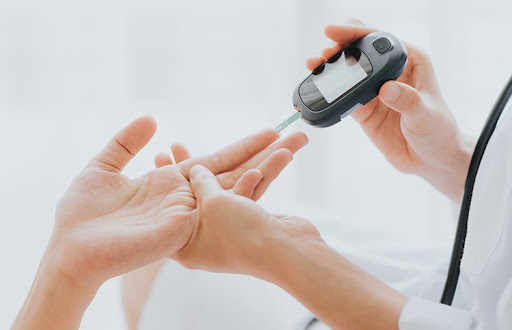 Cần kiểm tra đường huyết định kỳ để ổn định bệnh đái tháo đường